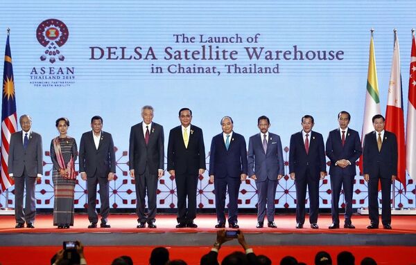 Quân bài Biển Đông: Sóng ngầm mạnh mẽ, các nước ASEAN không cam chịu trước Trung Quốc? Quân bài Biển Đông: Sóng ngầm mạnh mẽ, các nước ASEAN không cam chịu trước Trung Quốc? - Sputnik Việt Nam