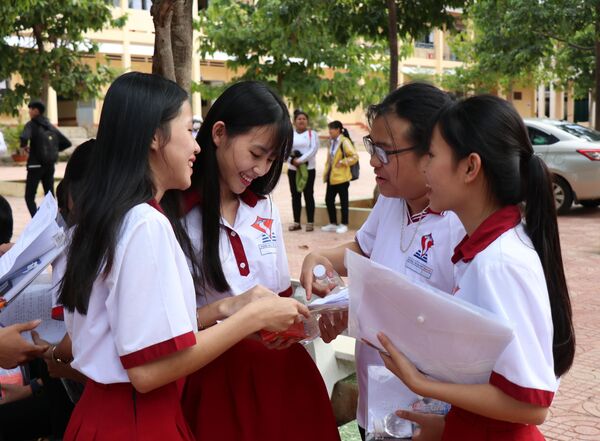 Bộ GD&ĐT yêu cầu công an điều tra thí sinh ở Phú Thọ để 'lọt đề' Văn THPT Quốc gia Bộ GD&ĐT yêu cầu công an điều tra thí sinh ở Phú Thọ để 'lọt đề' Văn THPT Quốc gia - Sputnik Việt Nam