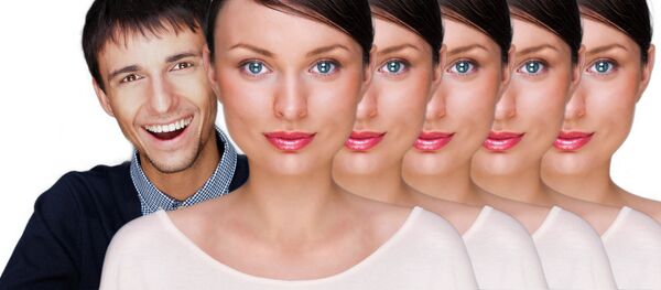 Đàn ông và nhiều phụ nữ giống hệt nhau - Sputnik Việt Nam