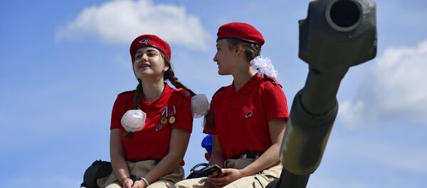 Các đại diện của phong trào xã hội quân sự-ái quốc Yunarmiya tại Diễn đàn Kỹ thuật-Quân sự Quốc tế Army-2019 - Sputnik Việt Nam