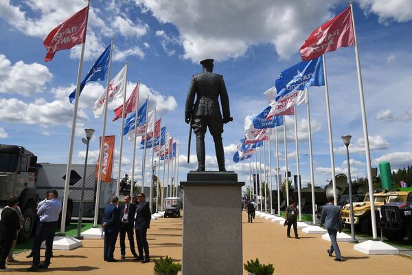 Tượng đài Nguyên soái Liên Xô G. K. Zhukov tại Diễn đàn Kỹ thuật-Quân sự Quốc tế Army-2019 - Sputnik Việt Nam