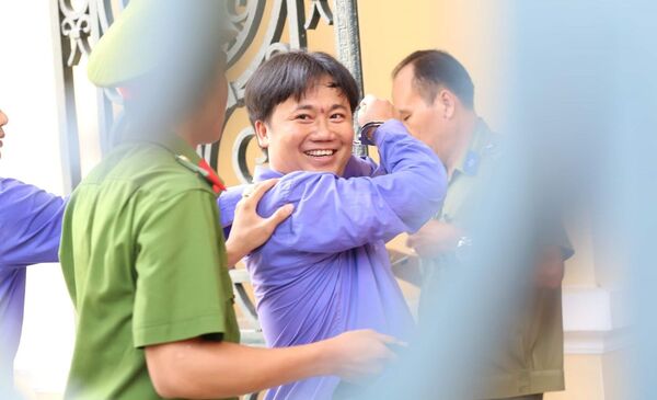 Vợ cũ Chiêm Quốc Thái lãnh 18 tháng tù, người thân vỗ tay mừng - Sputnik Việt Nam