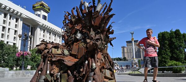 Ở Kiev, xuất hiện ngai sắt từ mảnh vỡ thiết bị quân sự từ Donbass - Sputnik Việt Nam