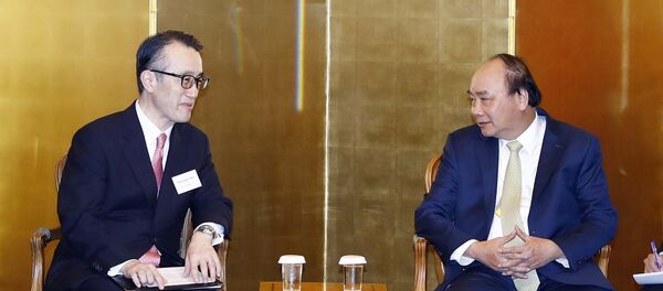 Tiếp tục chương trình thăm Nhật Bản, sáng 1/7/2019, tại Thủ đô Tokyo, Thủ tướng Nguyễn Xuân Phúc tiếp ông Kanetsugu Mike, Chủ tịch Ngân hàng MUFG (Nhật Bản). - Sputnik Việt Nam
