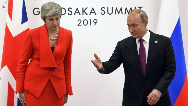 Tổng thống Nga Vladimir Putin và Thủ tướng Anh Theresa May trong Hội nghị thượng đỉnh G20 ở Osaka - Sputnik Việt Nam