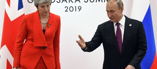 Tổng thống Nga Vladimir Putin và Thủ tướng Anh Theresa May trong Hội nghị thượng đỉnh G20 ở Osaka - Sputnik Việt Nam