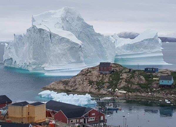 Tảng băng trôi gần làng Innarsuit ở Greenland - Sputnik Việt Nam