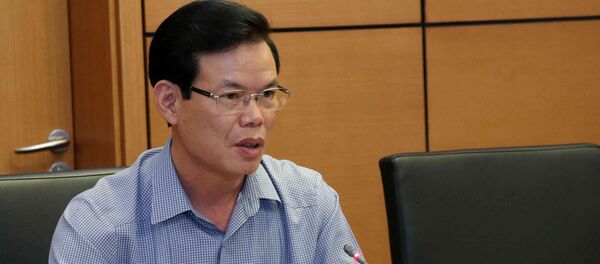 Đại biểu Quốc hội tỉnh Hà Giang Triệu Tài Vinh phát biểu tại tổ. Đại biểu Quốc hội tỉnh Hà Giang Triệu Tài Vinh phát biểu tại tổ. - Sputnik Việt Nam