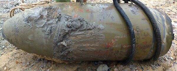 Bom hơn 3 tạ nằm giữa sông ở Nghệ An - Sputnik Việt Nam