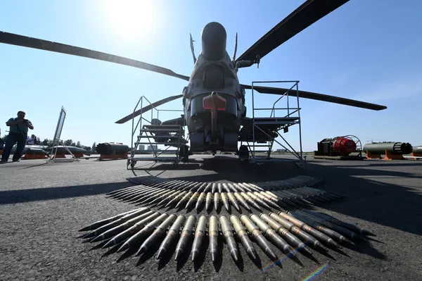 Máy bay trực thăng tấn công Mi-28NE “Thợ săn đêm” với bộ điều khiển kép Máy bay trực thăng tấn công Mi-28NE “Thợ săn đêm” với bộ điều khiển kép - Sputnik Việt Nam