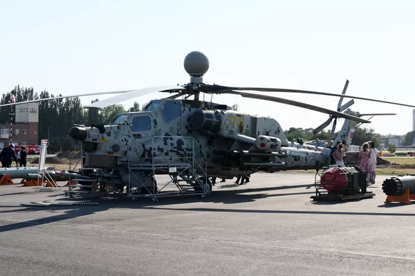 Máy bay trực thăng tấn công Mi-28NE “Thợ săn đêm” với bộ điều khiển kép Máy bay trực thăng tấn công Mi-28NE “Thợ săn đêm” với bộ điều khiển kép - Sputnik Việt Nam