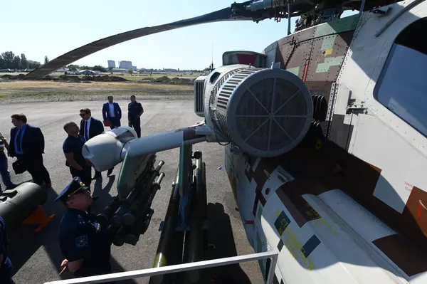 Máy bay trực thăng tấn công Mi-28NE “Thợ săn đêm” với bộ điều khiển kép Máy bay trực thăng tấn công Mi-28NE “Thợ săn đêm” với bộ điều khiển kép - Sputnik Việt Nam
