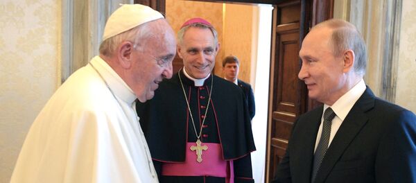 Tổng thống Nga Vladimir Putin và Giáo hoàng Francis - Sputnik Việt Nam