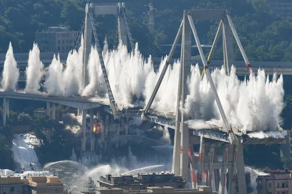 Phá cây cầu Morandi ở Genova, Ý Phá cây cầu Morandi ở Genova, Ý - Sputnik Việt Nam