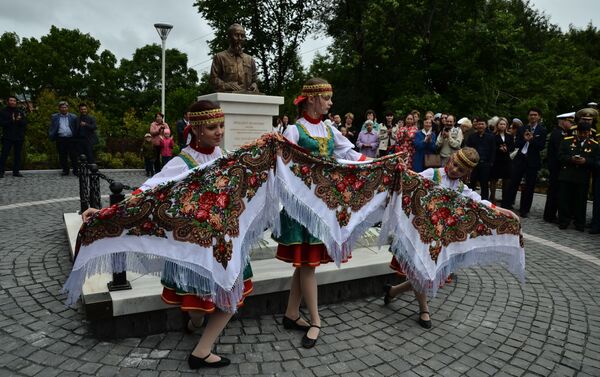 Nghi lễ khánh thành tượng đài CT Hồ Chí Minh tại Vladivostok - Sputnik Việt Nam