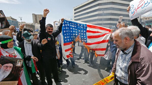 Cờ Mỹ, Tehran, Iran - Sputnik Việt Nam