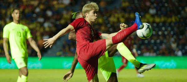 Tiền đạo Công Phượng nỗ lực dứt điểm.  - Sputnik Việt Nam