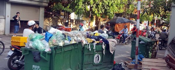 Rác thải sinh hoạt ùn ứ tại ngõ Đông Tác, quận Đống Đa (ảnh chụp ngày 5/7/2019).  - Sputnik Việt Nam