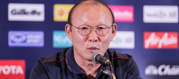 HLV Park Hang Seo trong cuộc họp báo trước trận Thái Lan-Việt Nam tại King's Cup 2019.  - Sputnik Việt Nam