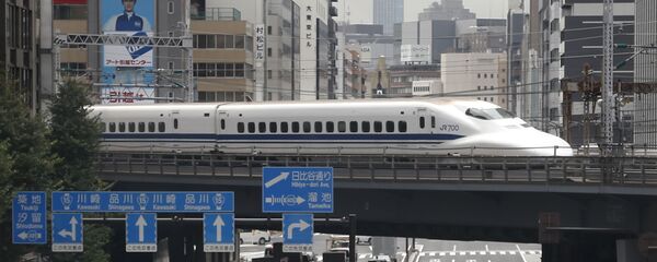 Скоростной поезд в Японии Скоростной поезд в Японии - Sputnik Việt Nam