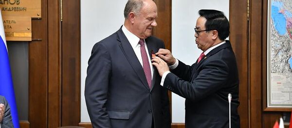 Chủ tịch Đảng Cộng sản Liên bang ông Zyuganov đã được trao Giải thưởng Nhà nước của nước Việt Nam - Huân chương Hữu nghị - Sputnik Việt Nam