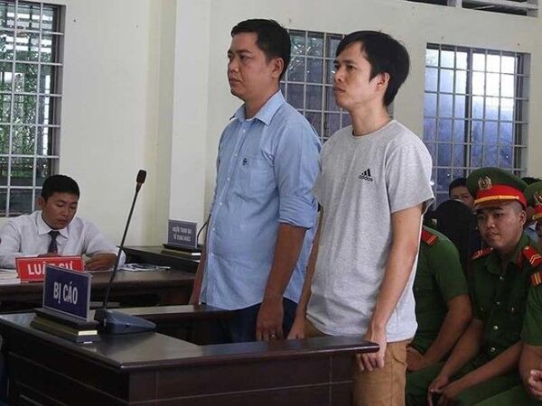 2 cựu công an viên đánh chết người bị đề nghị phạt tù 2 cựu công an viên đánh chết người bị đề nghị phạt tù - Sputnik Việt Nam