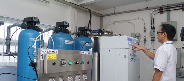 Nhân viên y tế, kỹ thuật viên của Khoa Thận nhân tạo, Bệnh viện Thống Nhất Thành phố Hồ Chí Minh vận hành hệ thống lọc máu nhân tạo. Nhân viên y tế, kỹ thuật viên của Khoa Thận nhân tạo, Bệnh viện Thống Nhất Thành phố Hồ Chí Minh vận hành hệ thống lọc máu nhân tạo. - Sputnik Việt Nam