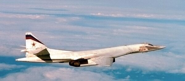 Máy bay ném bom chiến lược siêu thanh Tu-160  - Sputnik Việt Nam