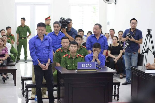 Hưng kính mếu máo khóc, bất ngờ hoãn phiên xử trùm bảo kê Hưng “kính” cùng đồng phạm - Sputnik Việt Nam