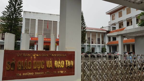 Vụ gian lận điểm thi ở Sơn La: 12 bị cáo bị đề nghị từ 2 năm tù đến 25 năm tù - Sputnik Việt Nam