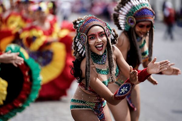 Thành viên Tropical Carnival ở Paris - Sputnik Việt Nam