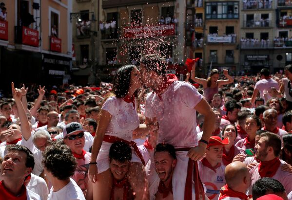 Khai mạc lễ hội San Fermin tại Pamplona, Tây Ban Nha - Sputnik Việt Nam