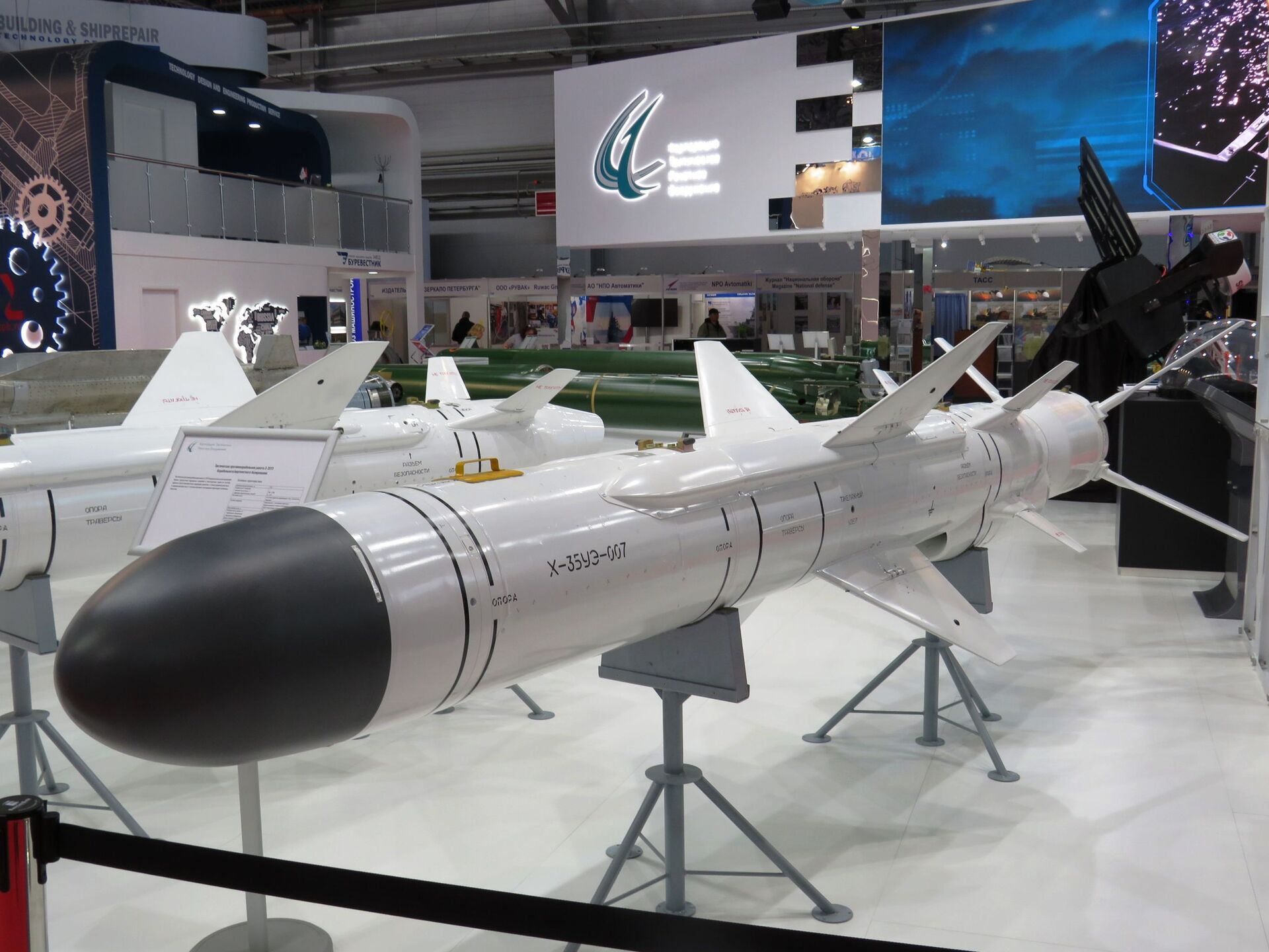 Tên lửa chiến thuật chống hạm Kh-35UE đặt trên tàu, sáng chế của tập đoàn Vũ khí tên lửa chiến thuật Tên lửa chiến thuật chống hạm Kh-35UE đặt trên tàu, sáng chế của tập đoàn Vũ khí tên lửa chiến thuật - Sputnik Việt Nam, 1920, 22.12.2025