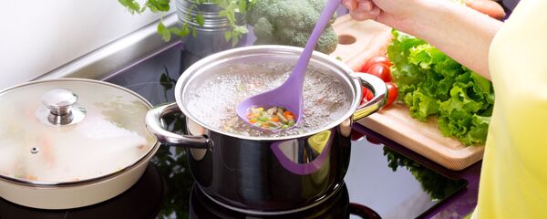 Phụ nữ nấu súp - Sputnik Việt Nam