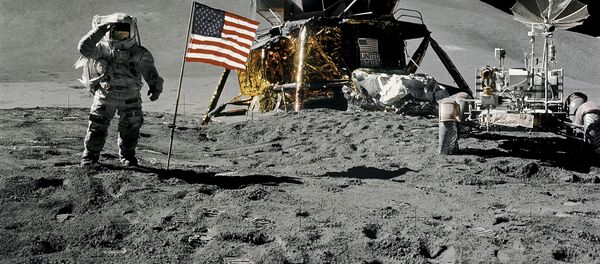 Phi hành gia James Irwin trên Mặt trăng - Sputnik Việt Nam