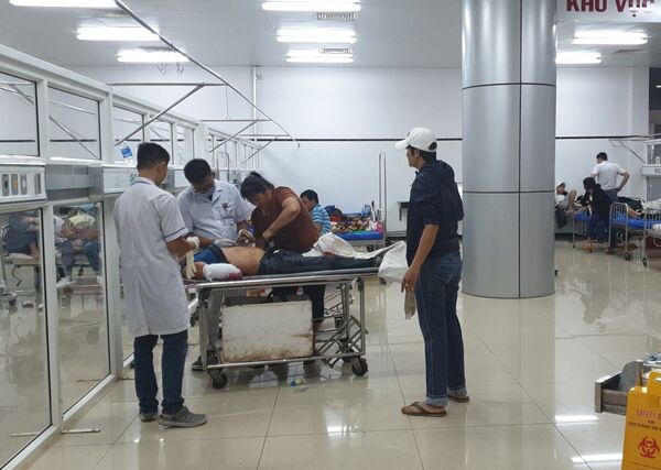 Xe khách lật trong đêm, hàng chục người thương vong Xe khách lật trong đêm, hàng chục người thương vong - Sputnik Việt Nam