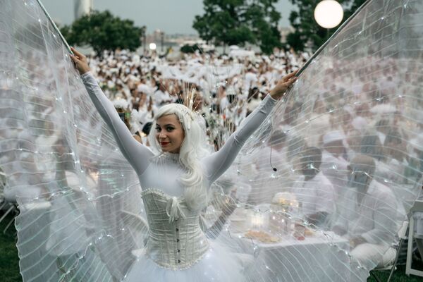 Hoạt động toàn thế giới Diner En Blanc, Manhattan, New York - Sputnik Việt Nam