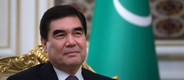 Tổng thống Turkmenistan Gurbanguly Berdimuhamedov trong lúc nói chuyện với tổng thống Nga Vladimir Putin Tổng thống Turkmenistan Gurbanguly Berdimuhamedov trong lúc nói chuyện với tổng thống Nga Vladimir Putin - Sputnik Việt Nam