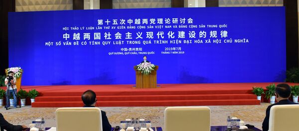 Đồng chí Võ Văn Thưởng phát biểu tại Hội thảo.  - Sputnik Việt Nam