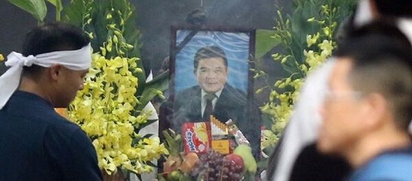 6h ngày 22/7, gia đình tổ chức lễ khâm liệm, lễ viếng ông Trần Bắc Hà tại nhà tang lễ bệnh viện Bạch Mai. - Sputnik Việt Nam