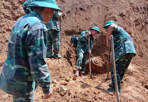 Tìm thấy quả bom 500kg khi đang xây dựng đường - Sputnik Việt Nam