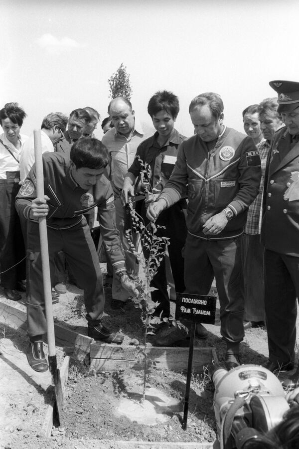 Có một ngày hai lần đi vào lịch sử Việt Nam - Sputnik Việt Nam