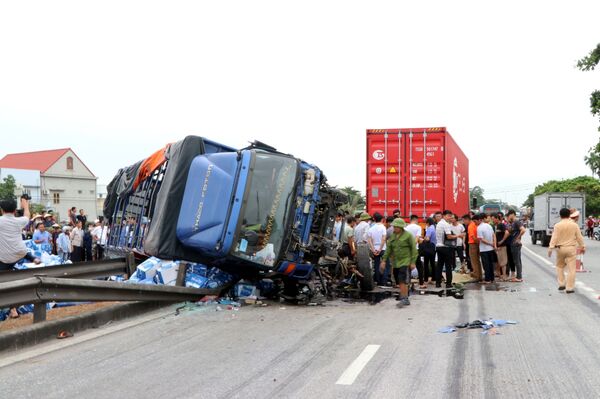 Công an Hải Dương tạm giữ tài xế gây tai nạn thảm khốc trên Quốc lộ 5 - Sputnik Việt Nam