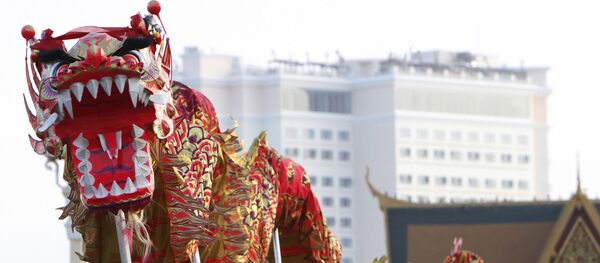 Biểu diễn múa rồng ở Campuchia Biểu diễn múa rồng ở Campuchia - Sputnik Việt Nam