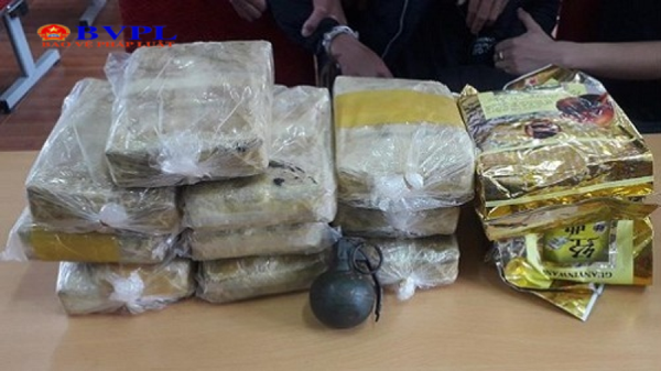 Bộ đội Biên phòng bắt giữ hai đối tượng vận chuyển 60.000 viên ma túy ở Nghệ An - Sputnik Việt Nam