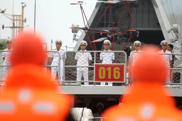 Nghi thức long trọng chào đón tàu khu trục Quang Trung của Lực lượng Hải quân Việt Nam tại Vladivostok Nghi thức long trọng chào đón tàu khu trục Quang Trung của Lực lượng Hải quân Việt Nam tại Vladivostok - Sputnik Việt Nam