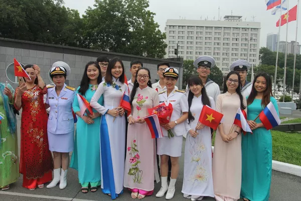 Nghi thức long trọng chào đón tàu khu trục Quang Trung của Lực lượng Hải quân Việt Nam tại Vladivostok Nghi thức long trọng chào đón tàu khu trục Quang Trung của Lực lượng Hải quân Việt Nam tại Vladivostok - Sputnik Việt Nam