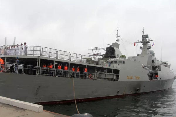 Nghi thức long trọng chào đón tàu khu trục Quang Trung của Lực lượng Hải quân Việt Nam tại Vladivostok Nghi thức long trọng chào đón tàu khu trục Quang Trung của Lực lượng Hải quân Việt Nam tại Vladivostok - Sputnik Việt Nam