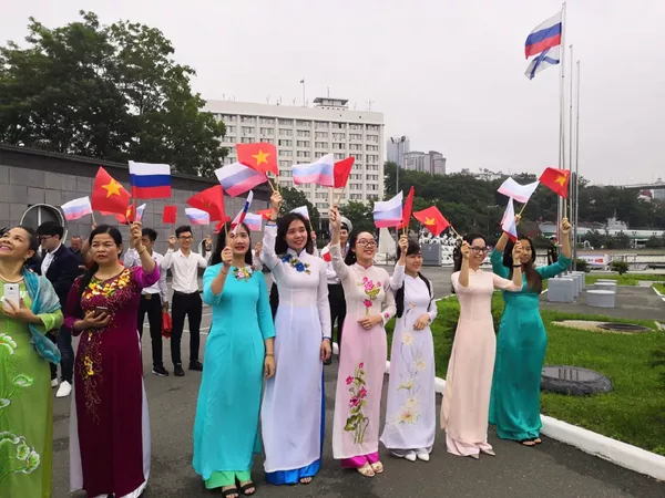 Nghi thức long trọng chào đón tàu khu trục Quang Trung của Lực lượng Hải quân Việt Nam tại Vladivostok Nghi thức long trọng chào đón tàu khu trục Quang Trung của Lực lượng Hải quân Việt Nam tại Vladivostok - Sputnik Việt Nam
