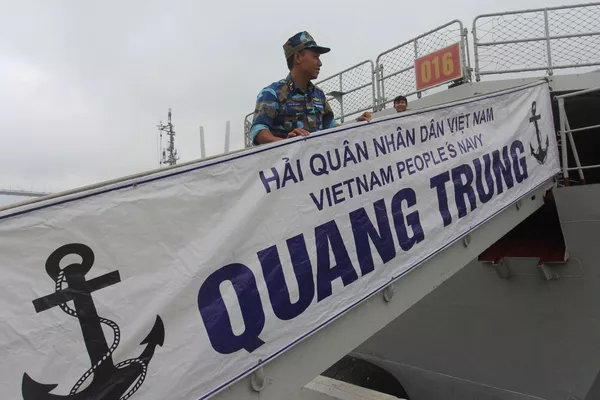 Nghi thức long trọng chào đón tàu khu trục Quang Trung của Lực lượng Hải quân Việt Nam tại Vladivostok Nghi thức long trọng chào đón tàu khu trục Quang Trung của Lực lượng Hải quân Việt Nam tại Vladivostok - Sputnik Việt Nam